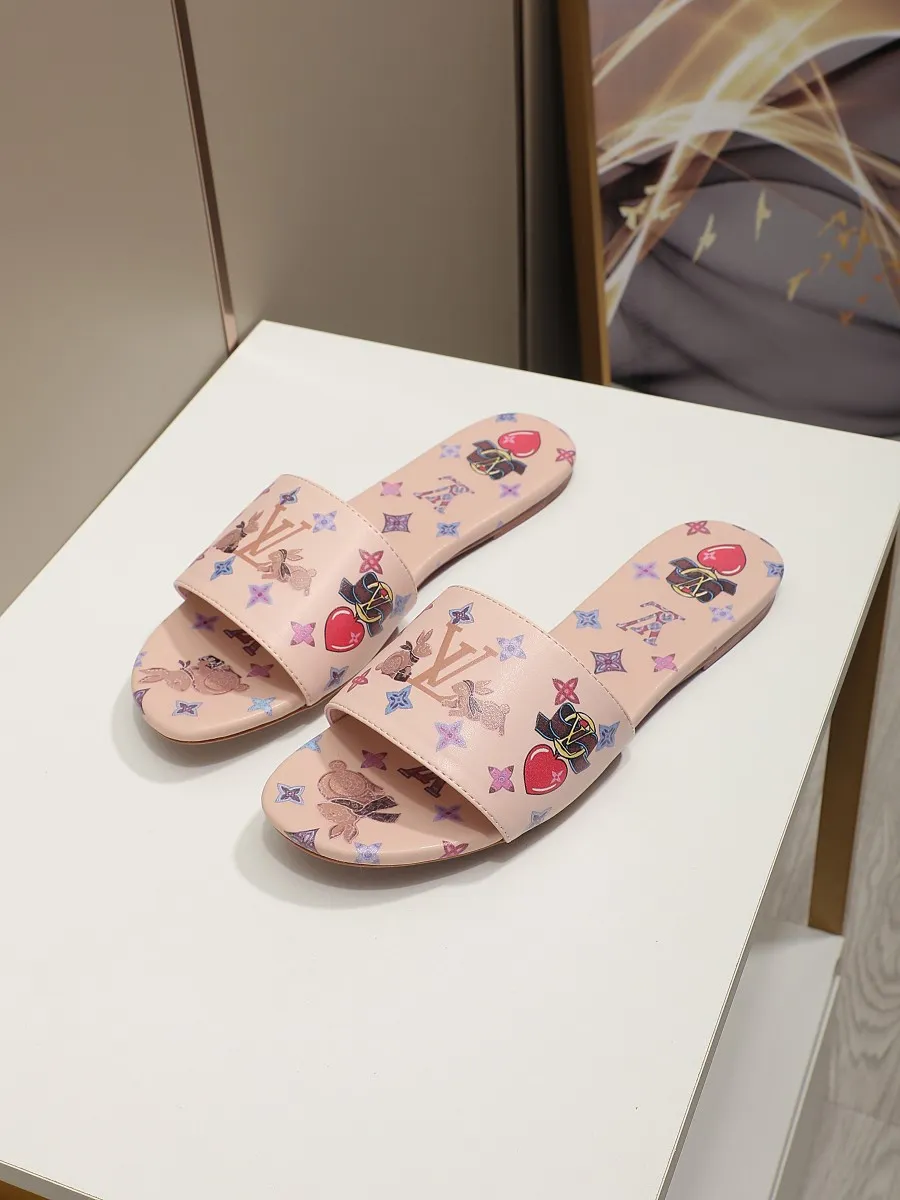 👟👟Ex-factory price 320👟👟 LV’s new flat-low flip-flops, 5D printed jade rabbit pattern, cowhide surface and sheepskin lining, genuine leather bottom imported from Italy, size 35-41